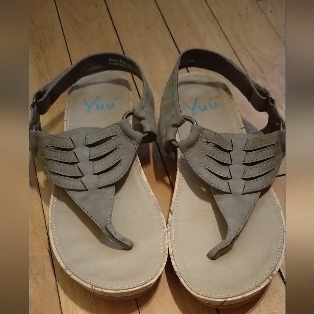 Yuu Tan Women Sandals